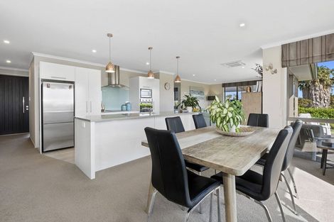 Photo of property in 22 Vista Close, Omokoroa, 3114