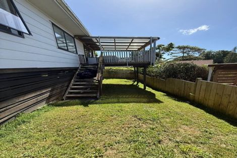 Photo of property in 3/227 Wairau Road, Totara Vale, Auckland, 0627