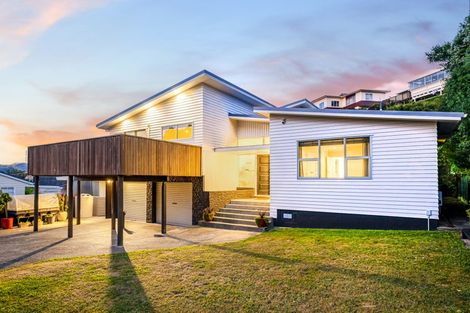 Photo of property in 37 Spinnaker Drive, Whitby, Porirua, 5024