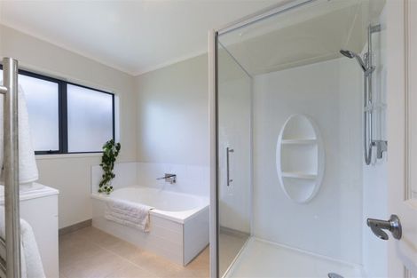 Photo of property in 15 Gavinike Place, Waimauku, 0812