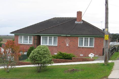 Photo of property in 10 Karaka Street, Helensville, 0800