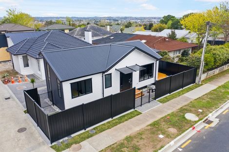 Photo of property in 54d Te Atatu Road, Te Atatu South, Auckland, 0610