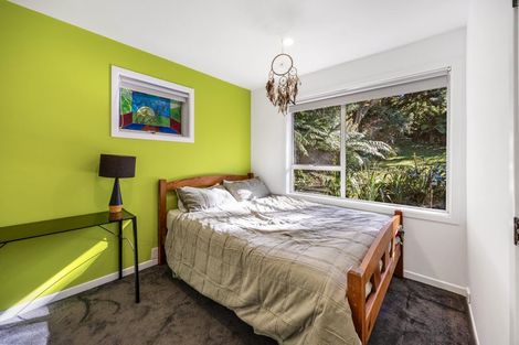 Photo of property in 34 Rauhuia Crescent, Parau, Auckland, 0604