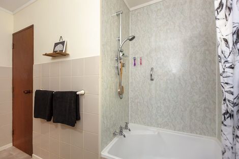 Photo of property in 30a Kakariki Grove, Waikanae, 5036