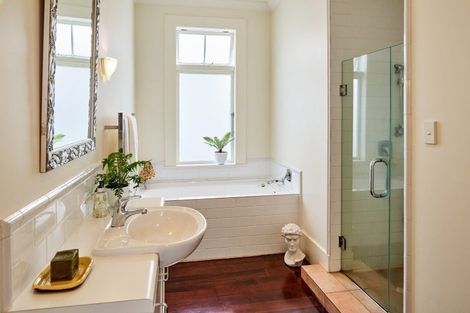 Photo of property in 52 Central Terrace, Kelburn, Wellington, 6012