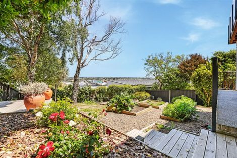 Photo of property in 31 Cannon Hill Crescent, Mount Pleasant, Christchurch, 8081