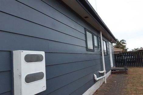 Photo of property in 2/7 Barbados Drive, Unsworth Heights, Auckland, 0632