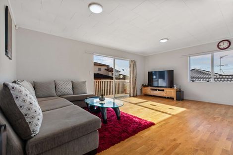 Photo of property in 2/21 Te Atatu Road, Te Atatu South, Auckland, 0610