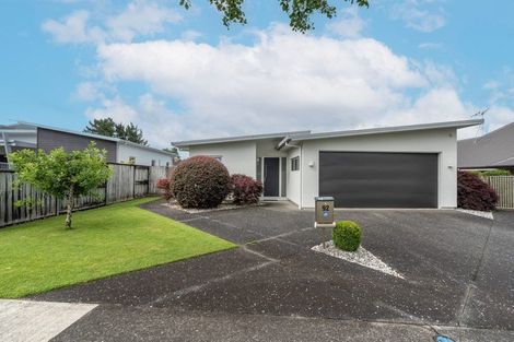 Photo of property in 92 Saint James Drive, Huntington, Hamilton, 3210