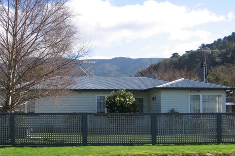 Photo of property in 14 Bethune Street, Featherston, 5710