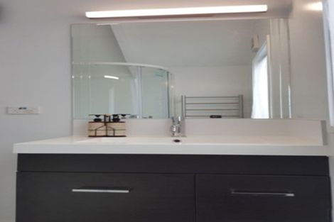 Photo of property in 2/42 Tree View Avenue, Glenfield, Auckland, 0629