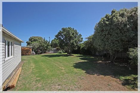Photo of property in 9 Nuku Street, Tangimoana, 4822