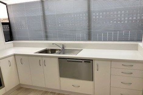 Photo of property in 1 Masonic Close, Takaro, Palmerston North, 4412