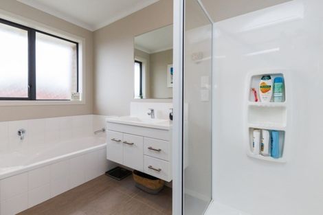 Photo of property in 4 Levi Place, Kelvin Grove, Palmerston North, 4414