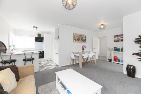 Photo of property in 2/23 Tawa Road, Te Atatu Peninsula, Auckland, 0610