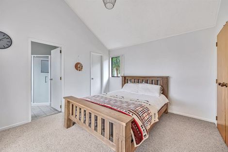 Photo of property in 38 Eugenia Rise, Totara Heights, Auckland, 2105