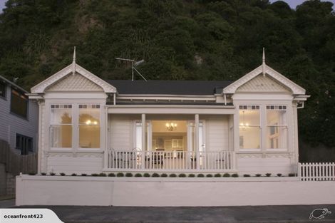 Photo of property in 387 Karaka Bay Road, Karaka Bays, Wellington, 6022