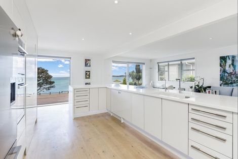 Photo of property in 12 Elgin Place, Red Beach, 0932