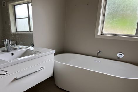 Photo of property in 582 Massey Road, Mangere, Auckland, 2022