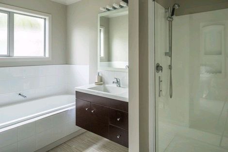 Photo of property in 5 Fiordland Place, Aotea, Porirua, 5024