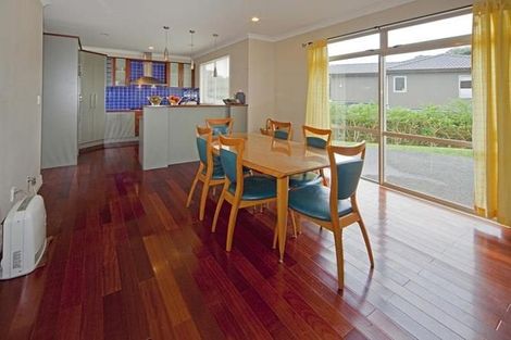 Photo of property in 24 George Deane Place, Greenhithe, Auckland, 0632