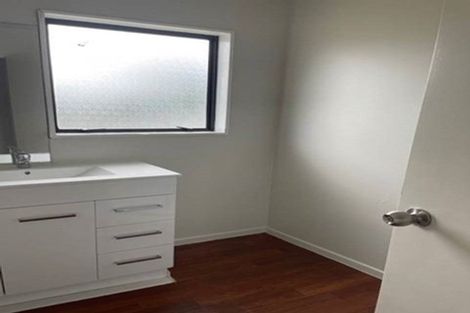 Photo of property in 1/100 Shifnal Drive, Randwick Park, Auckland, 2105