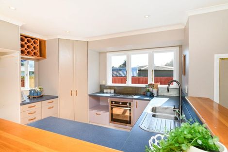 Photo of property in 11 Kent Crescent, Awapuni, Palmerston North, 4412