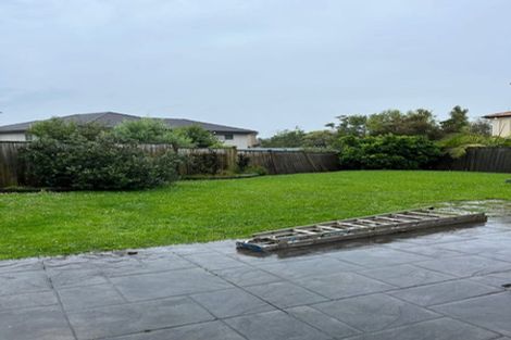 Photo of property in 11 Rosses Place, Pinehill, Auckland, 0632