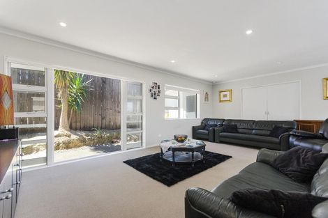 Photo of property in 32 Keepers Drive, Gulf Harbour, Whangaparaoa, 0930