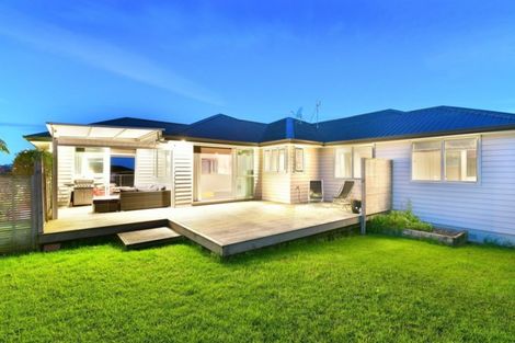 Photo of property in 56 Grovenor Drive, Orewa, 0931
