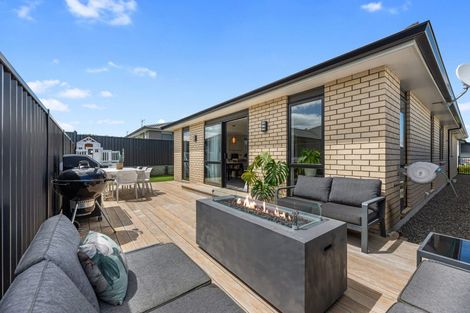 Photo of property in 16 Pioneer Crescent, Omokoroa, 3114