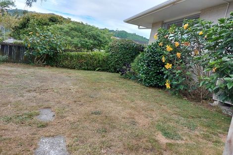 Photo of property in 18 Rewarewa Crescent, Waikanae, 5036