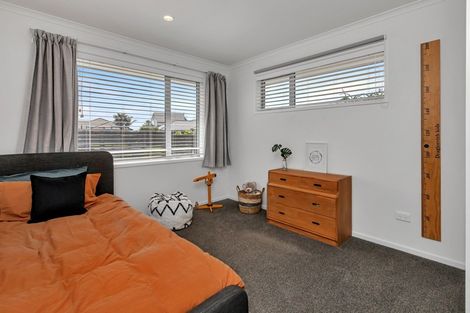 Photo of property in 10 Ngatiti Place, One Tree Point, 0118