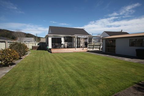 Photo of property in 12 Shearer Crescent, Naenae, Lower Hutt, 5011