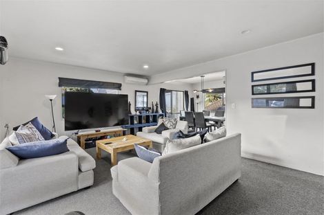 Photo of property in 1/20 Lowburn Place, Clover Park, Auckland, 2019