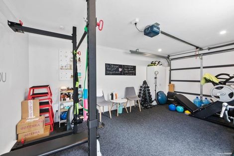 Photo of property in 11 Sumich Place, West Harbour, Auckland, 0618