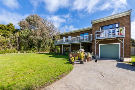 Photo of property in 41 Cornwallis Road, Cornwallis, Auckland, 0604