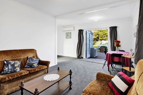 Photo of property in 2 Tawhiti Road, Hawera, 4610