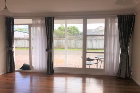 Photo of property in 1a Saulbrey Grove, Woburn, Lower Hutt, 5010