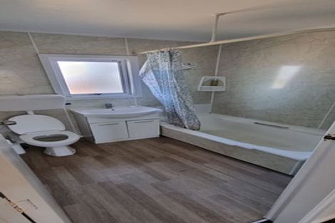 Photo of property in 2/52 College Road, Northcote, Auckland, 0627