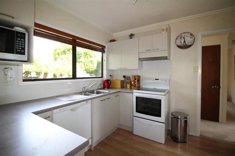 Photo of property in 2/41 Rangatira Road, Beach Haven, Auckland, 0626