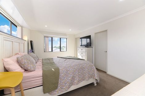 Photo of property in 99a Awaroa Road, Sunnyvale, Auckland, 0612