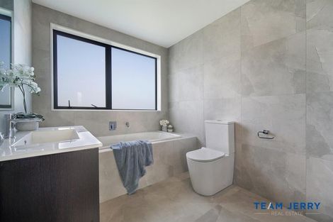 Photo of property in 1 Korowhiti Road, Clarks Beach, 2122