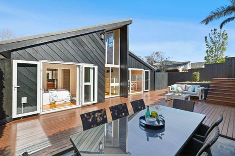 Photo of property in 11 Micawber Place, Mellons Bay, Auckland, 2014