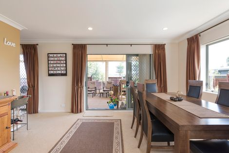 Photo of property in 27 Fergy Crescent, Wattle Downs, Auckland, 2103