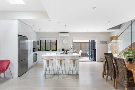 Photo of property in 210 Linton Crescent, Whangamata, 3620