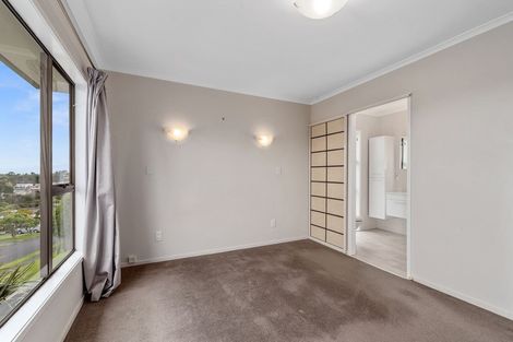 Photo of property in 16 Sumich Place, West Harbour, Auckland, 0618