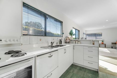 Photo of property in 2/71 Potter Avenue, Northcote, Auckland, 0627