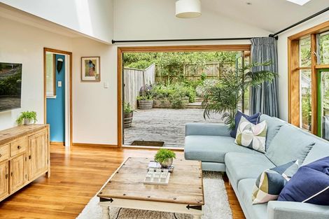 Photo of property in 20 Airlie Road, Plimmerton, Porirua, 5026