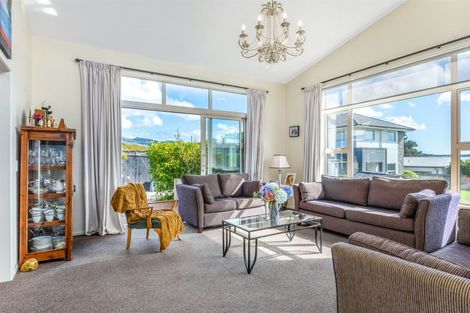 Photo of property in 13 Kepler Way, Aotea, Porirua, 5024